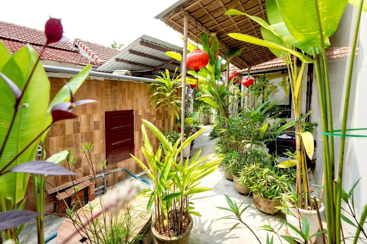 Pink Beach Homestay ホイアン